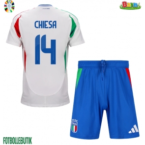 Italien Federico Chiesa #14 Bortaställ Barn EM 2024 Kortärmad (+ Korta byxor)